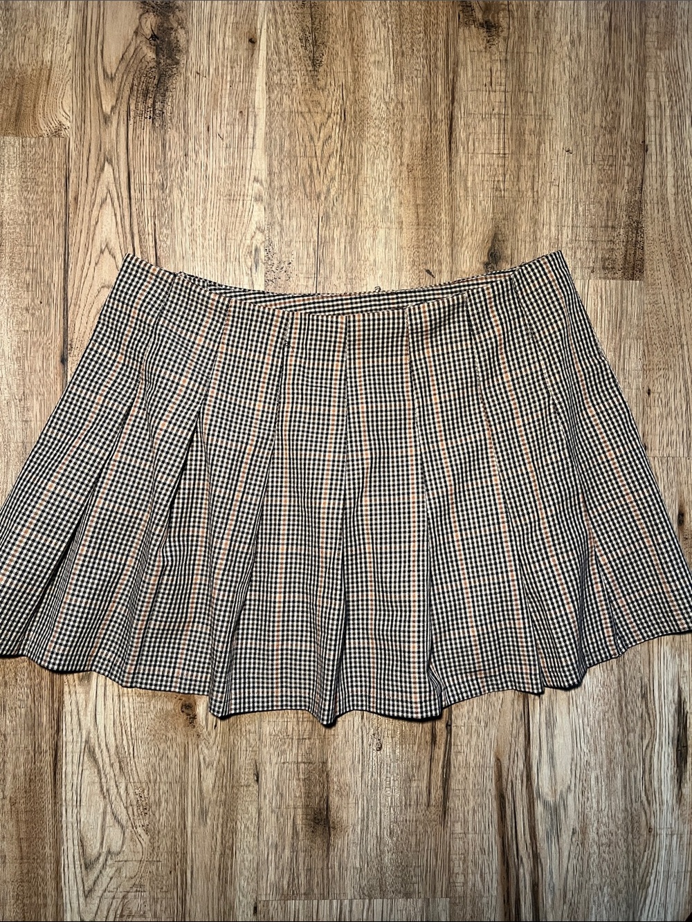 NEW! H&M Plaid Pleated Mini Skirt in Black and Tan Size 14